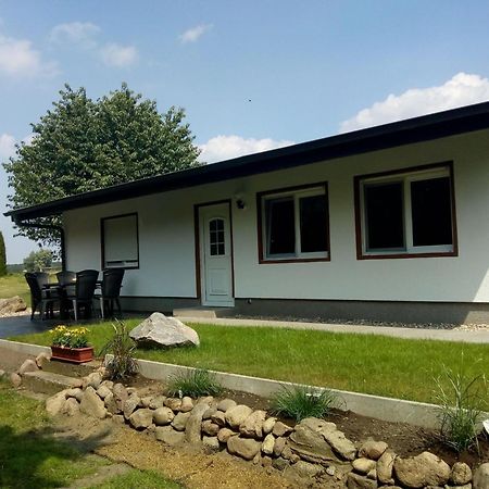 Behaglicher Bungalow Fuer Mensch Und Hund Barkhagen Esterno foto