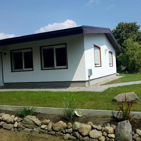 Behaglicher Bungalow Fuer Mensch Und Hund Barkhagen Esterno foto