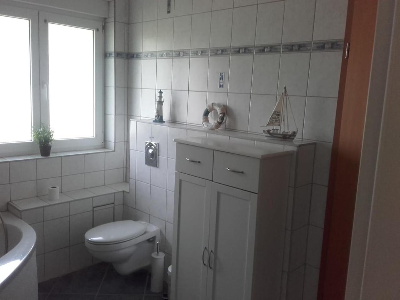 Behaglicher Bungalow Fuer Mensch Und Hund Barkhagen Esterno foto