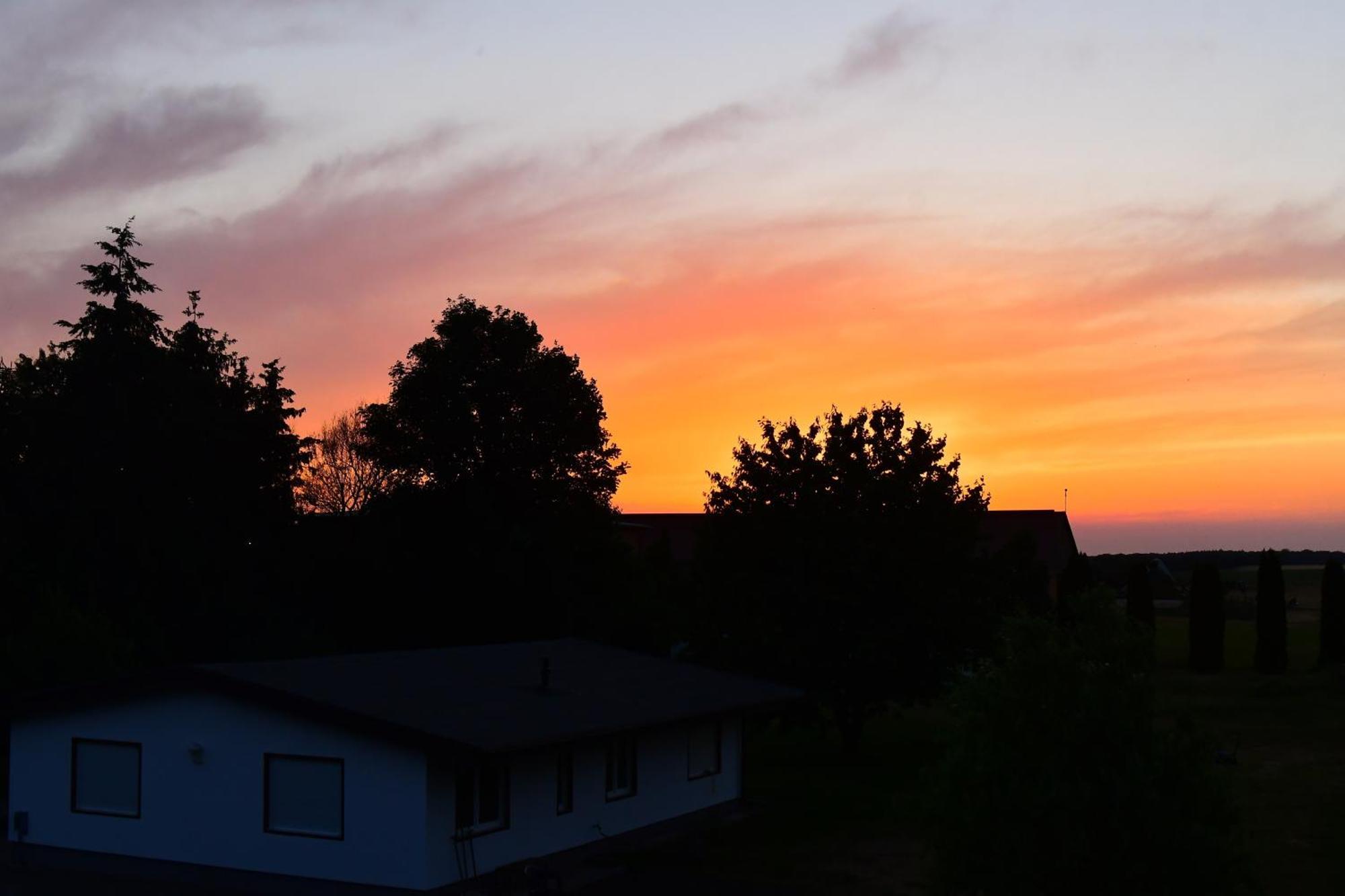 Behaglicher Bungalow Fuer Mensch Und Hund Barkhagen Esterno foto