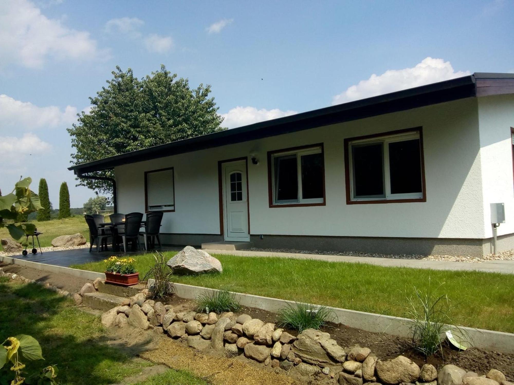 Behaglicher Bungalow Fuer Mensch Und Hund Barkhagen Esterno foto
