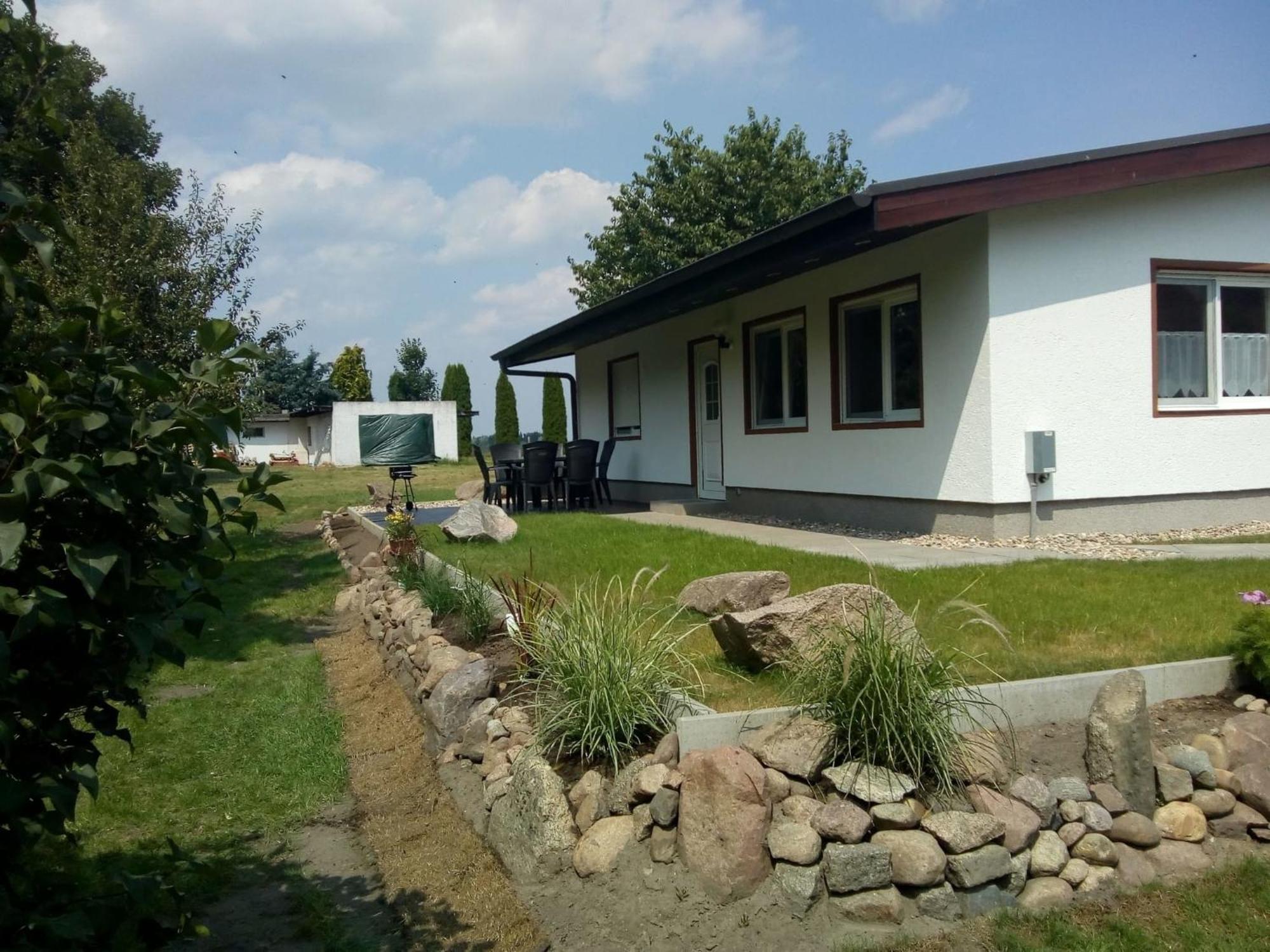 Behaglicher Bungalow Fuer Mensch Und Hund Barkhagen Esterno foto