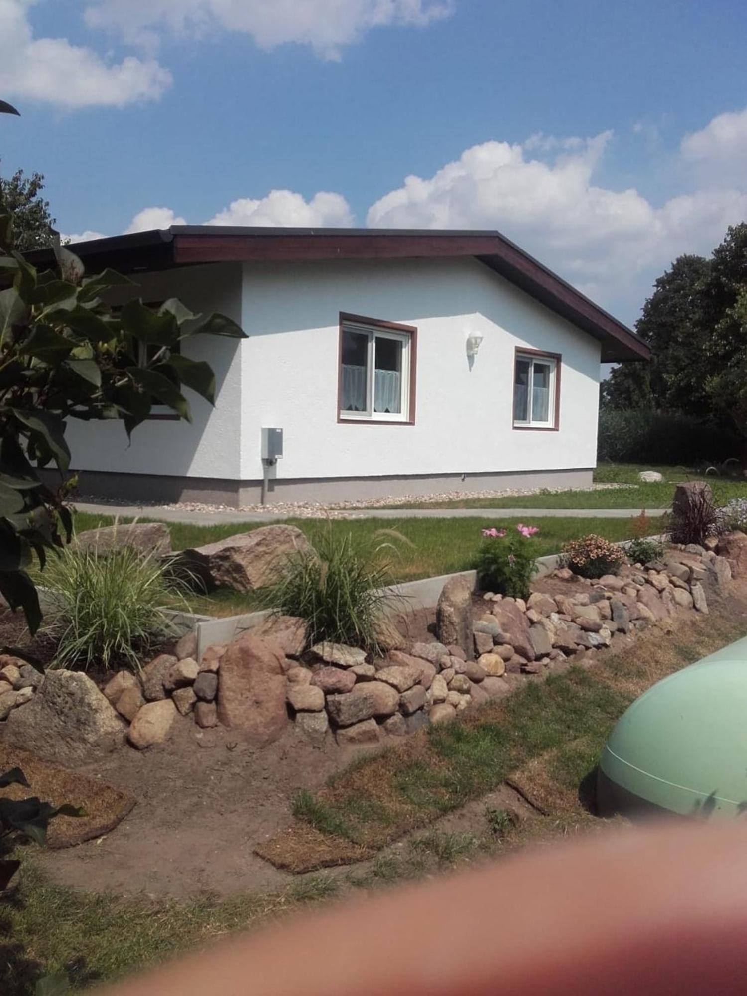 Behaglicher Bungalow Fuer Mensch Und Hund Barkhagen Esterno foto
