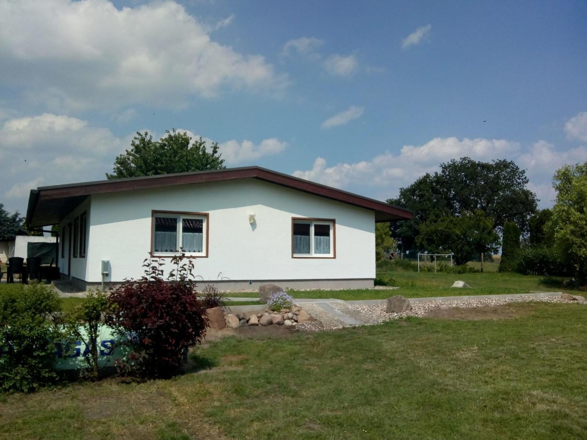Behaglicher Bungalow Fuer Mensch Und Hund Barkhagen Esterno foto